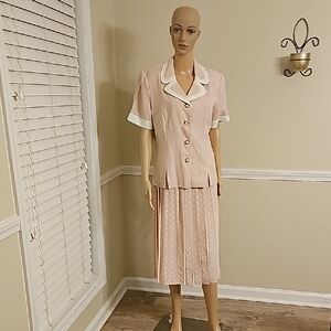 Elegant Pink Pleated Skirt